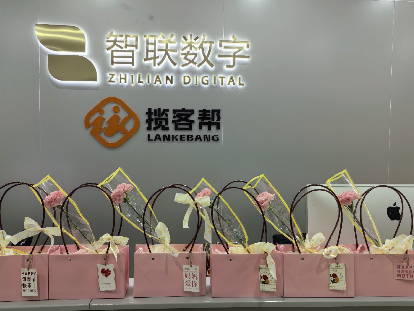 以花之名，獻(xiàn)愛母親-智聯(lián)數(shù)字母親節(jié)準(zhǔn)備了一份特別的禮物!