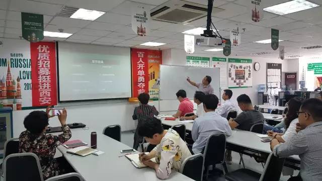 煙臺智聯(lián)網(wǎng)絡(luò)走進(jìn)中宏保險培訓(xùn)“微信營銷運營技巧”，面對面答疑解惑!