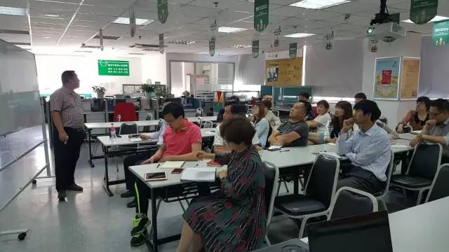 煙臺(tái)智聯(lián)網(wǎng)絡(luò)走進(jìn)中宏保險(xiǎn)培訓(xùn)微信營銷運(yùn)營